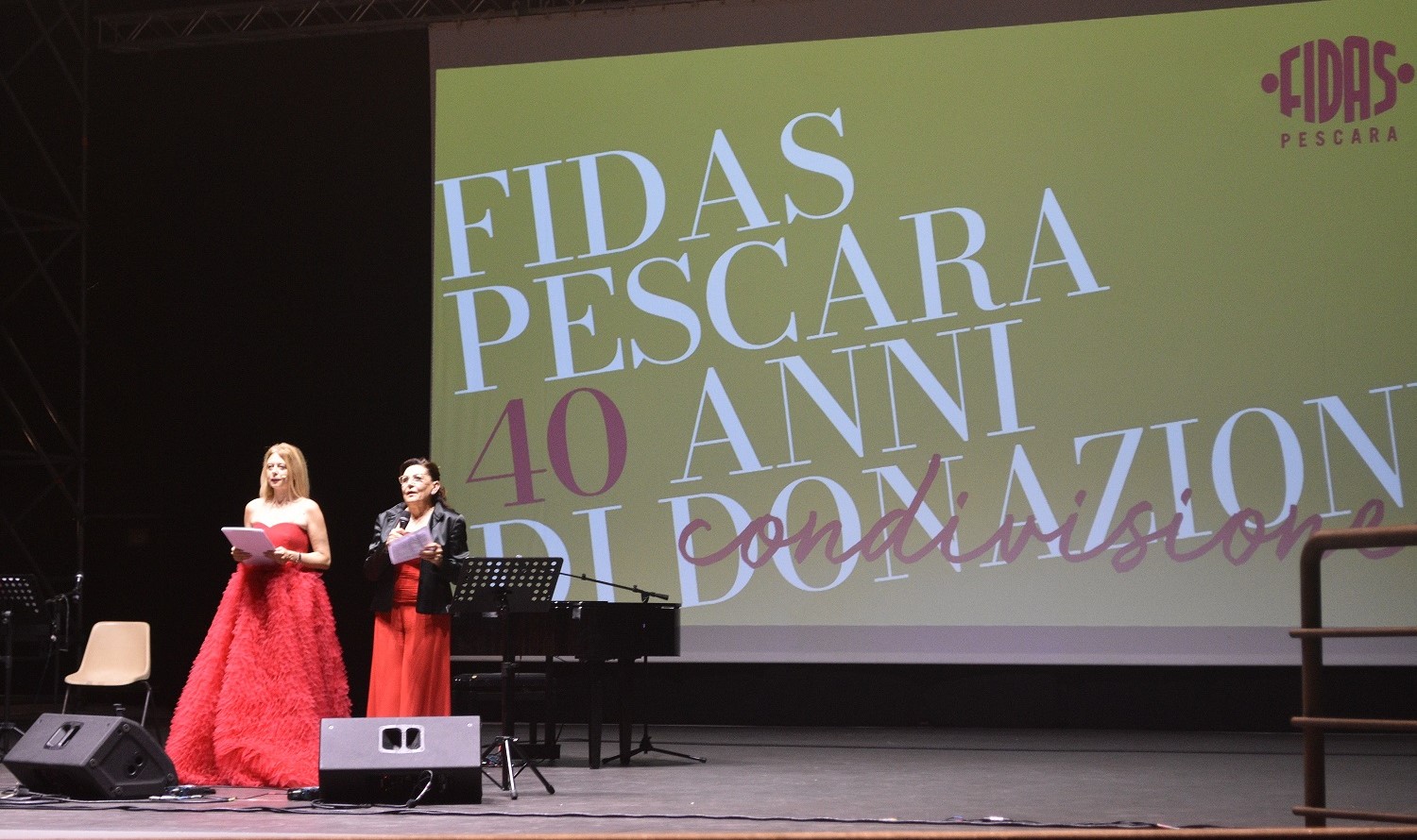 Fidas, 40 anni tra gli applausi. Notte magica: Zarrillo, Violante ...